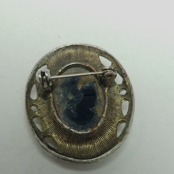 Vintage Cameo Brooch, Silver Tone and Black Oval Design, Retro Estate - Picture 3 of 6